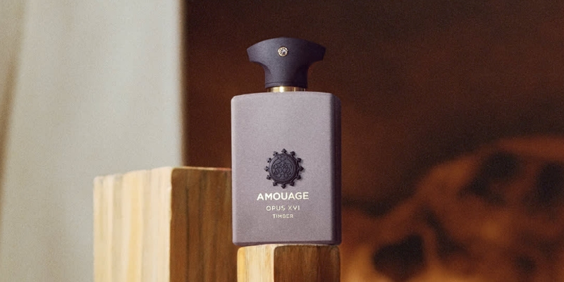 AmouageOpusTimber_Brandpage_800x400_1